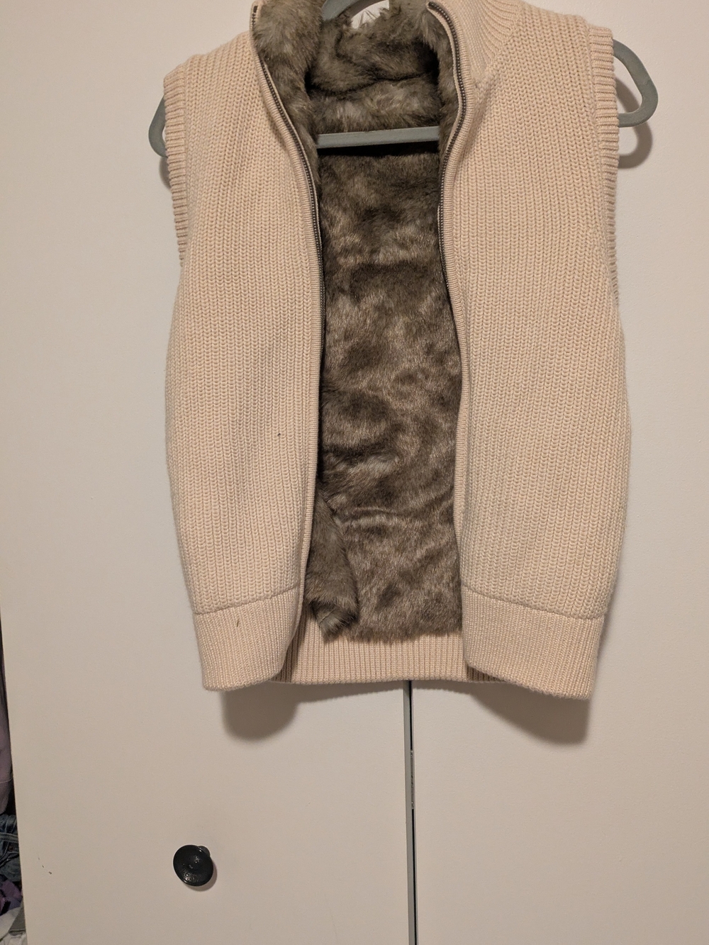 Source Unknown Cream Knit Vest with Faux Fur Lining